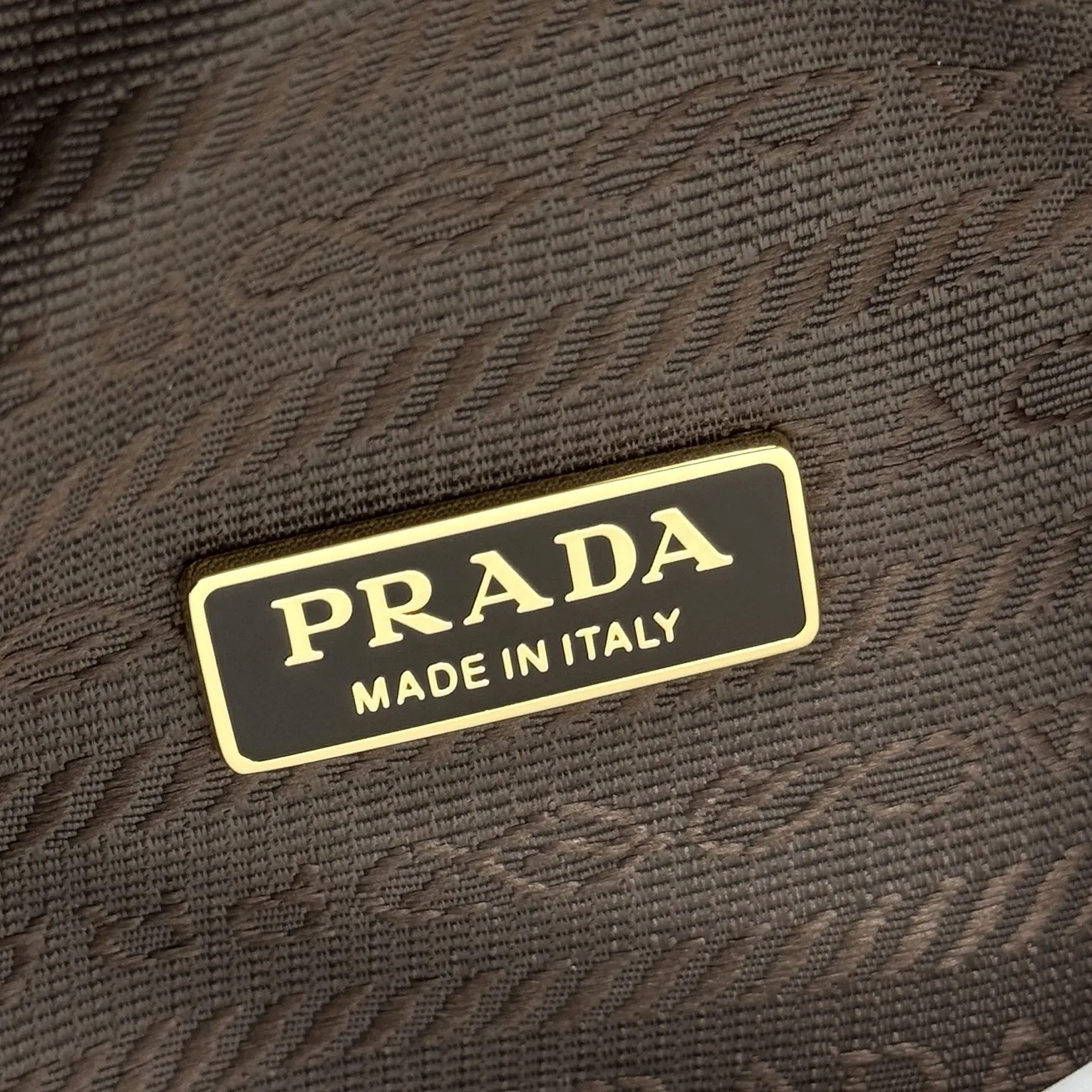 Prada 金色 皮革 斜挎包