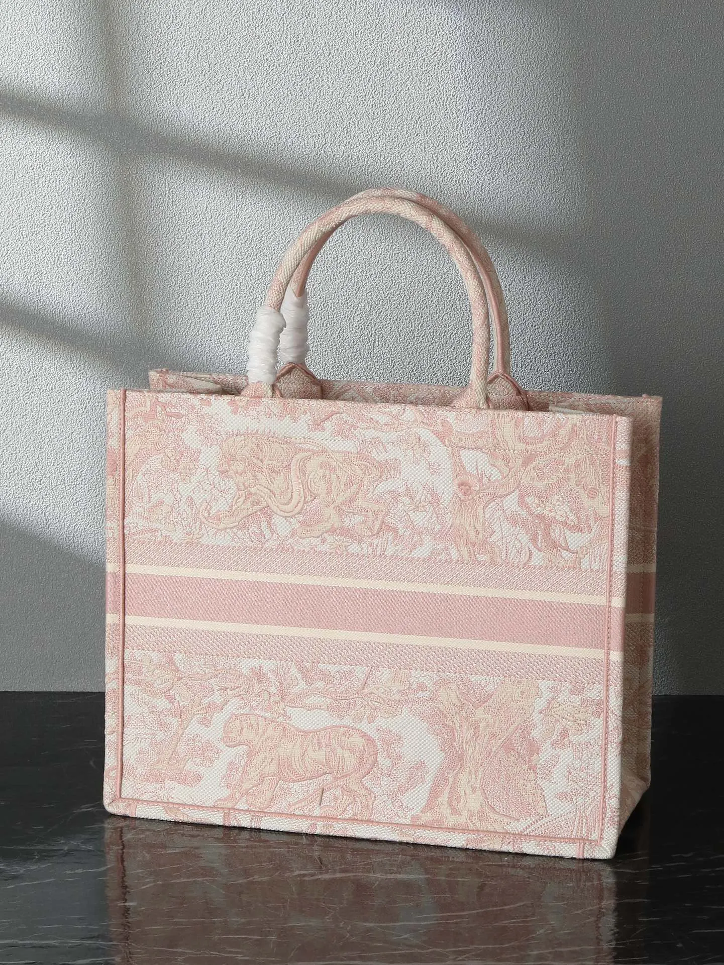Book Tote 可收纳各种日常用品 全新演绎Baye图案混合效果D 托特包 大容量托特款