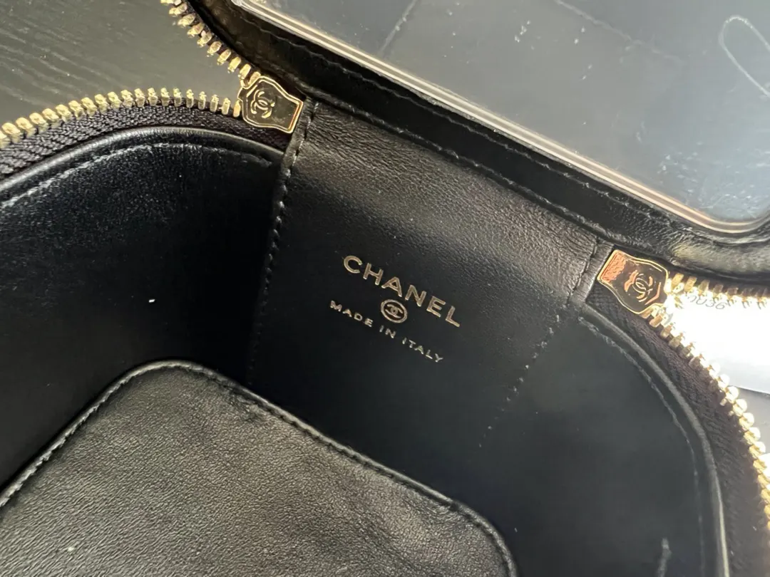 CHANEL 19 Bag 黑色羊皮菱格链条包 金扣款