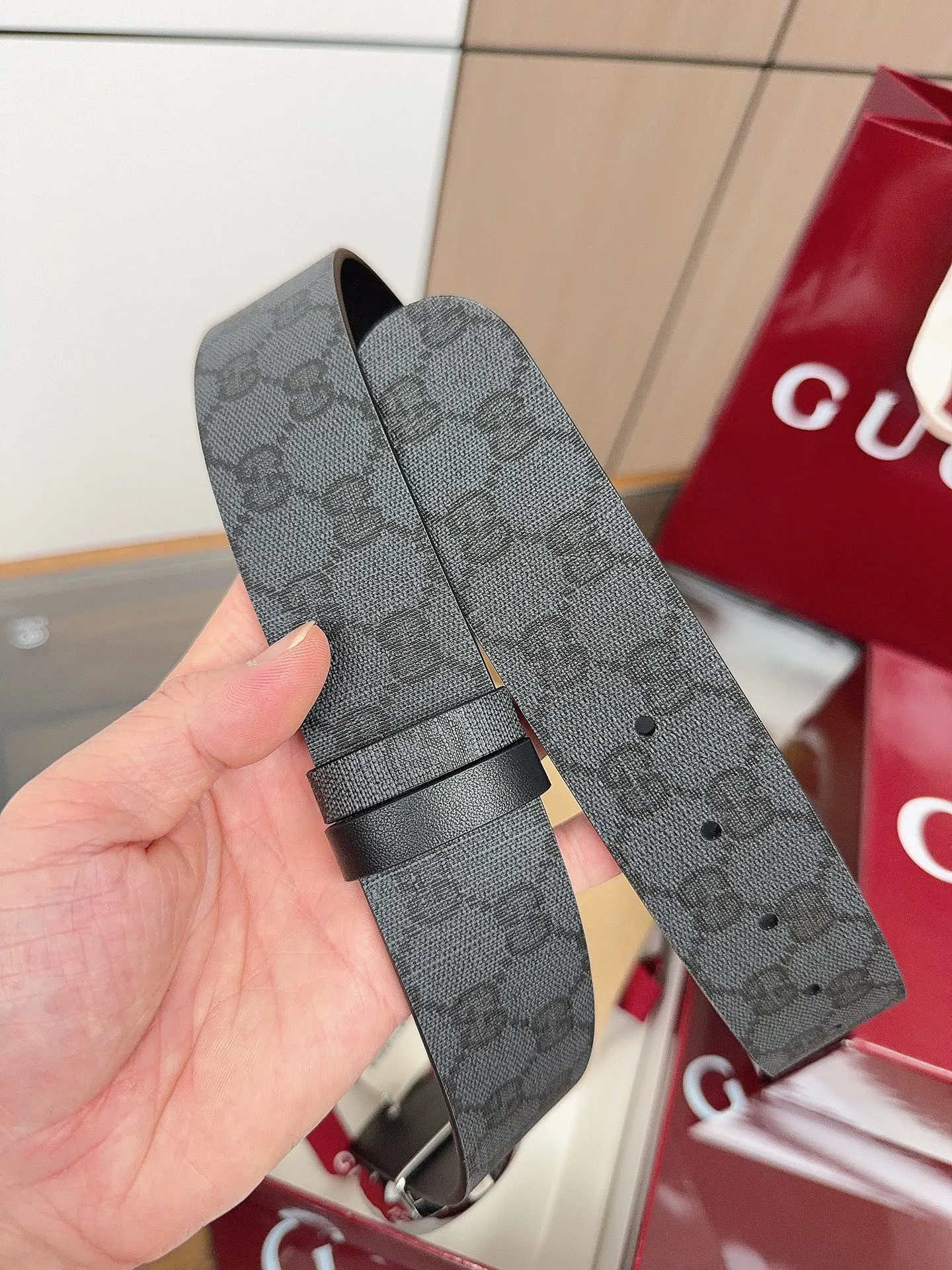 Gucci 双G扣牛皮腰带