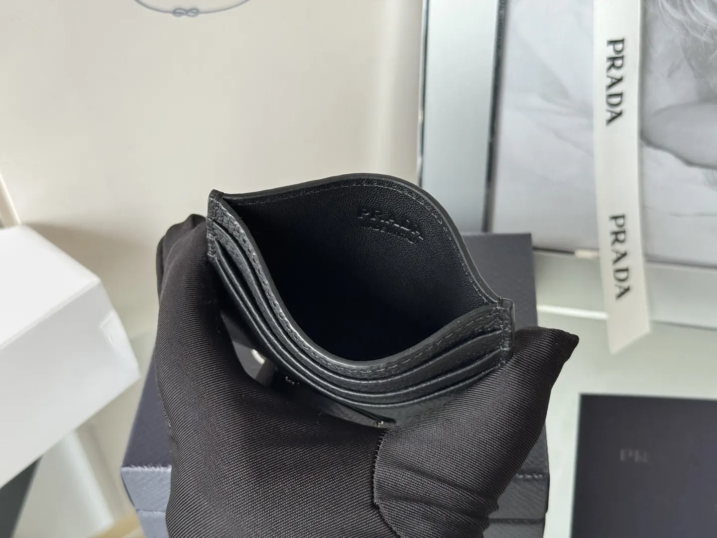 Prada Logo 金属标 钱包 实用卡夹