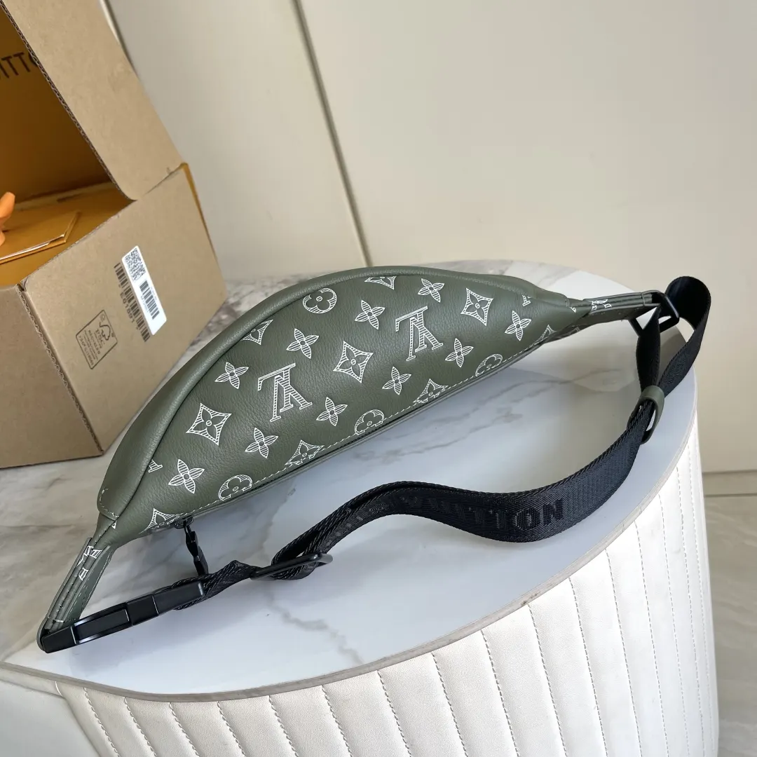 牛皮 可调节包带既可环于腰间 亦可实现肩背和斜挎选择 腰包 休閒腰包款
