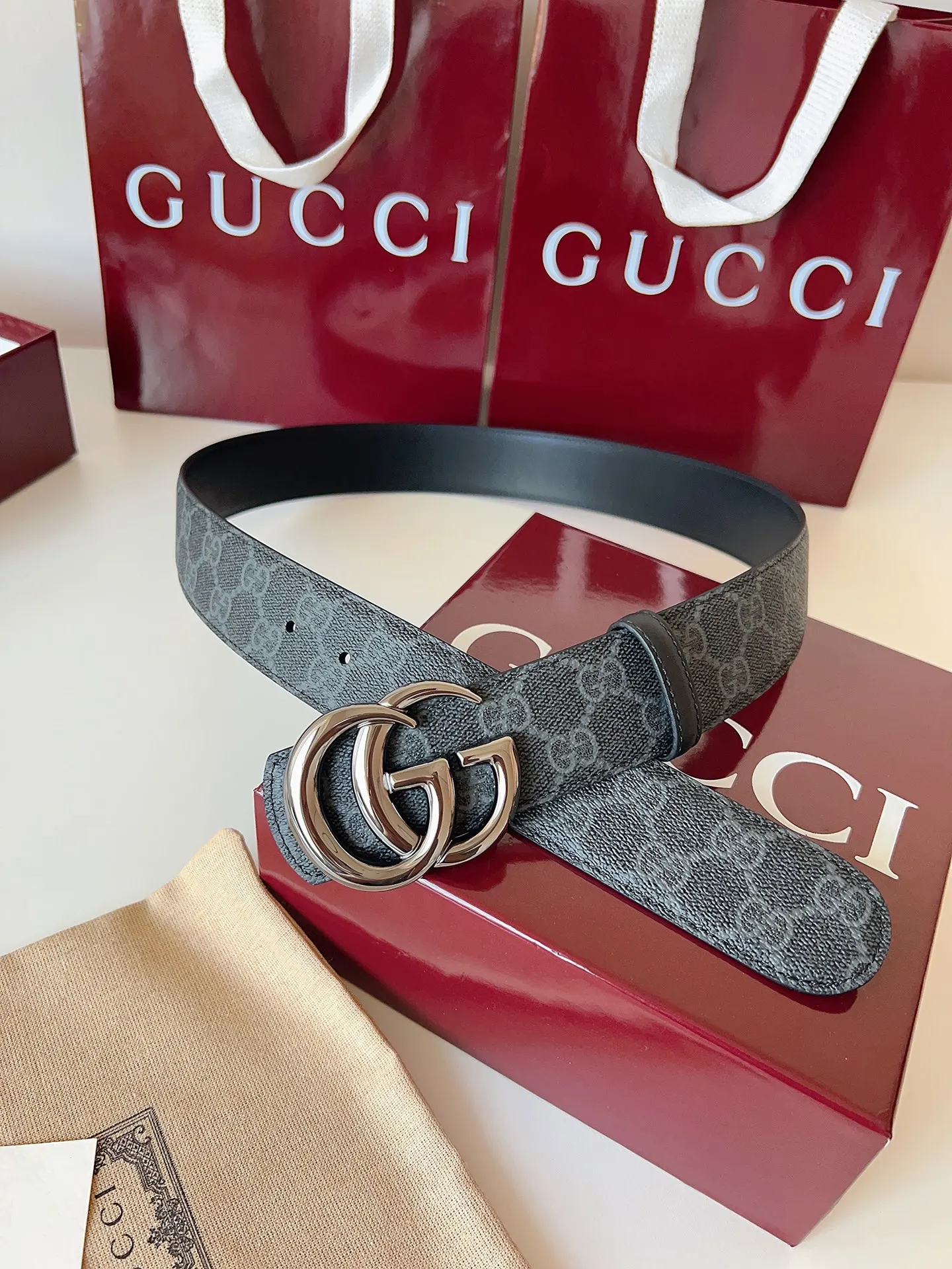 Gucci Double G 双G扣牛皮腰带