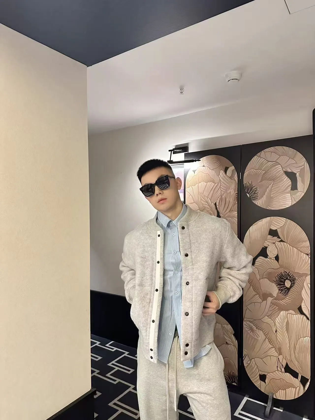 Canada Goose 灰色 羊毛 徽章 外套 通勤休闲款
