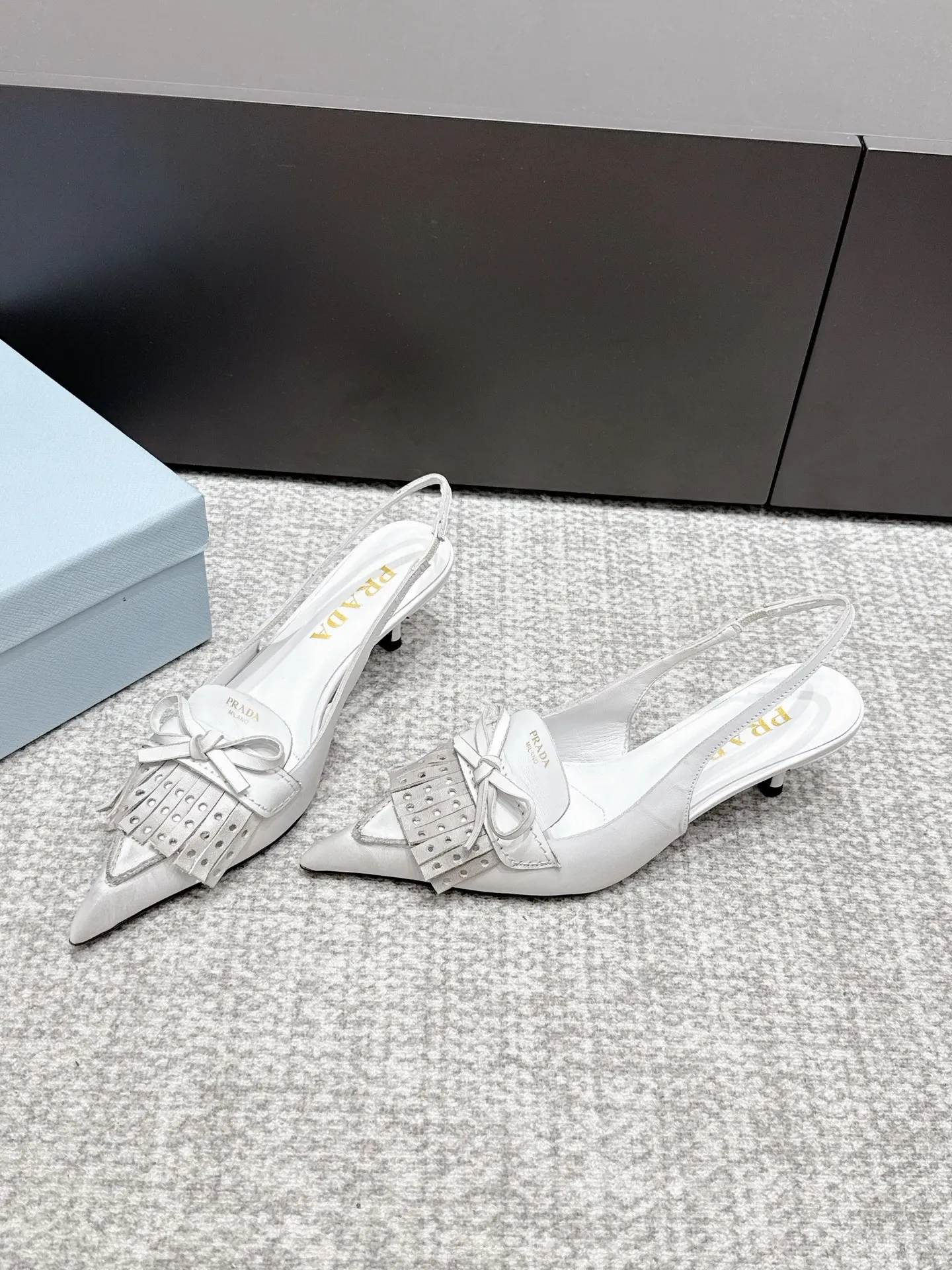 PRADA 牛皮 羊皮 休闲鞋 舒适百搭款