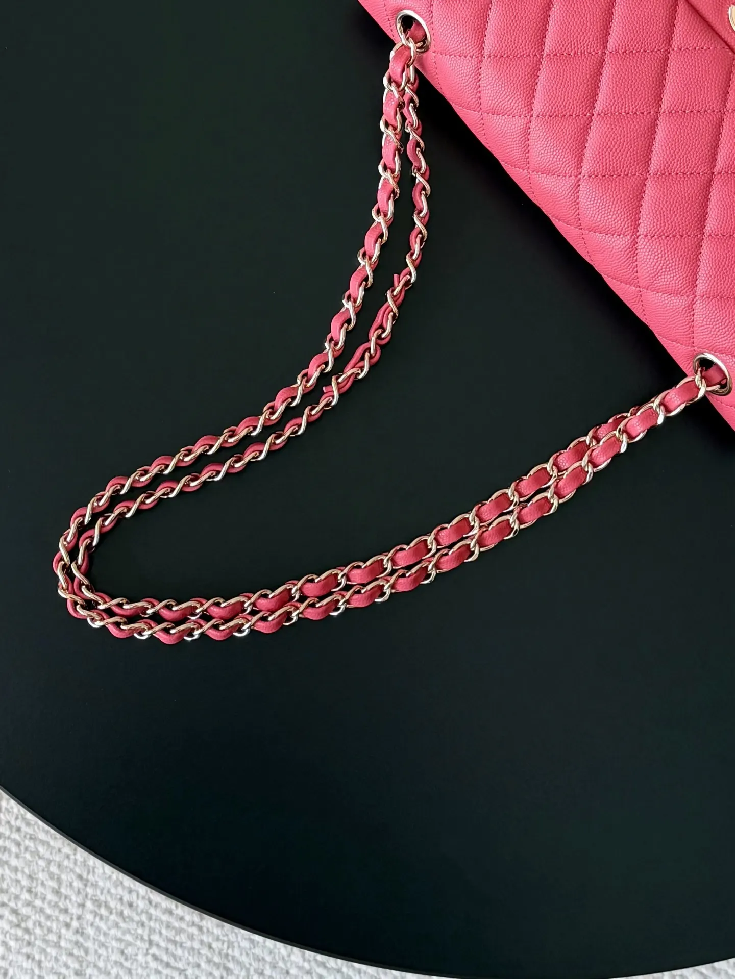 CHANEL 玫红色牛皮菱格链条包 金扣款