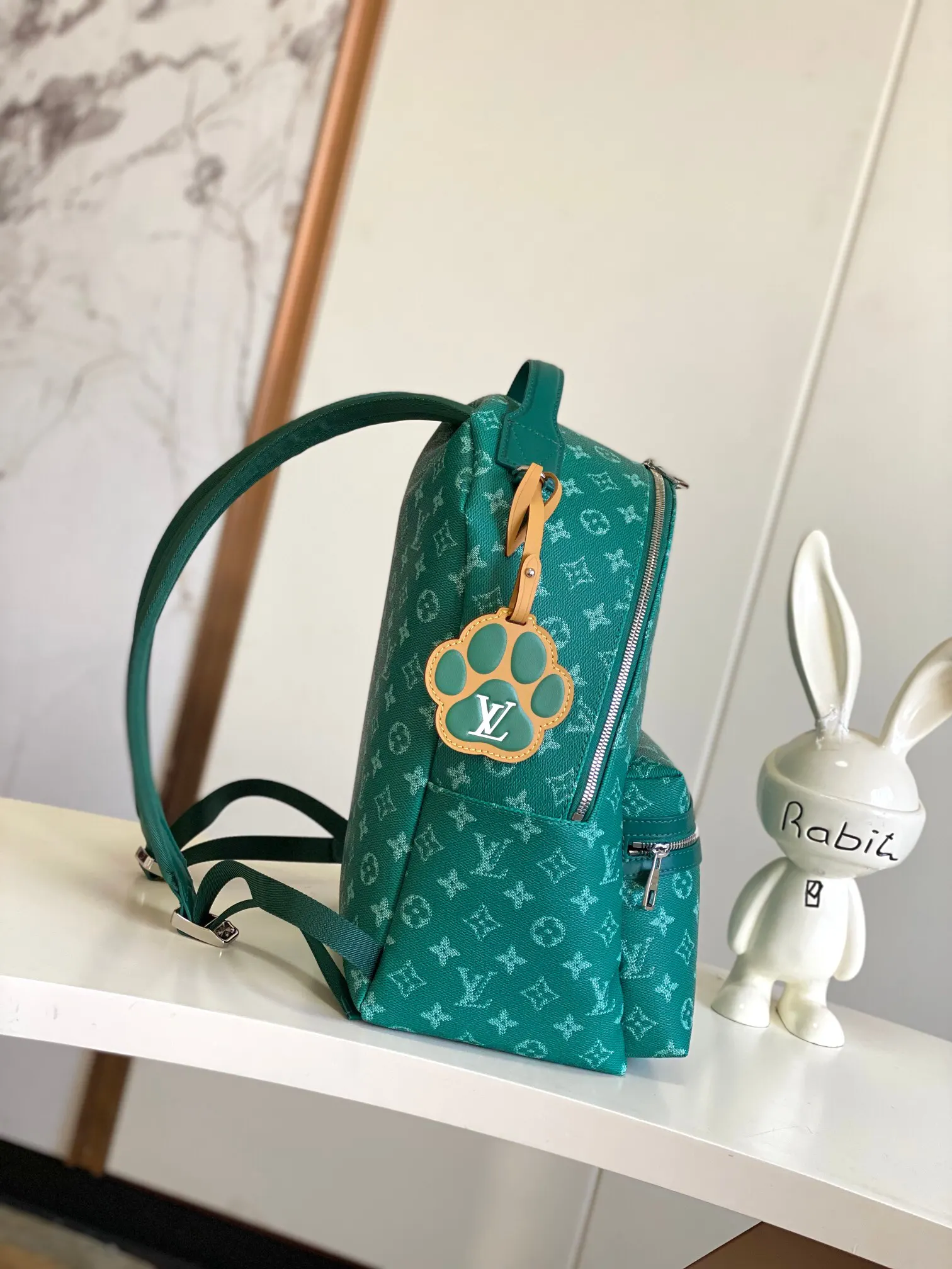 帆布 外袋 拉链前袋和开口侧袋方便取放物品 内袋确保收纳井 双肩包 实用双肩款
