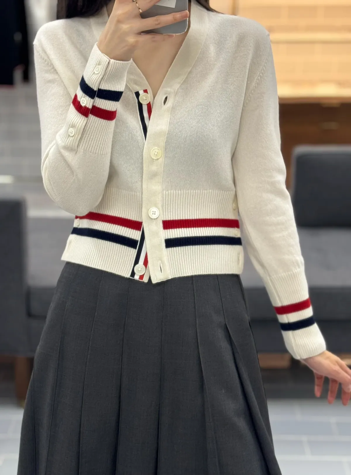 Thom Browne 26SS 白色 羊毛 外套 通勤休閒款(數字9) Thom Browne 26SS 白色 羊毛 外套 通勤休閒款(數字9)