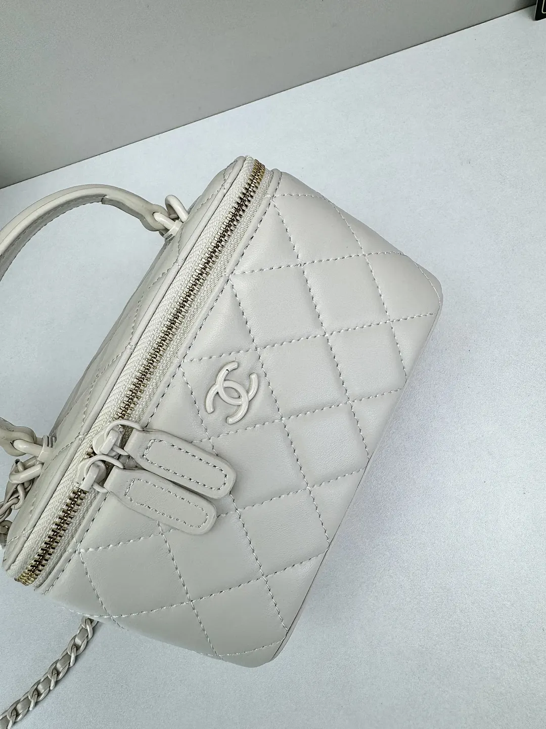 CHANEL 手柄长方盒 包真的太太太精致啦 包身 斜背包 輕便斜挎款