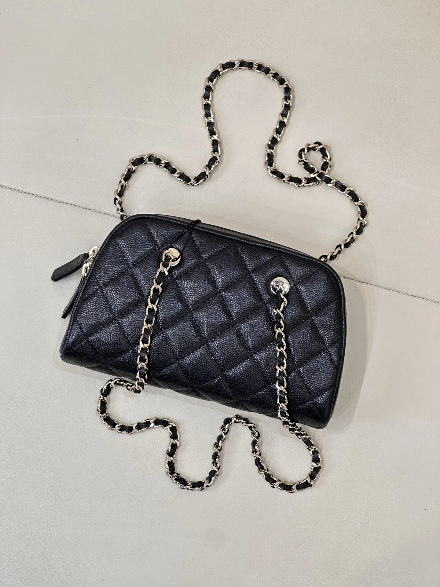 Chanel Cowhide Bag Chain Shoulder and Crossbody Wear Image 7 Chanel Cowhide Bag Chain Shoulder and Crossbody Wear Image 7