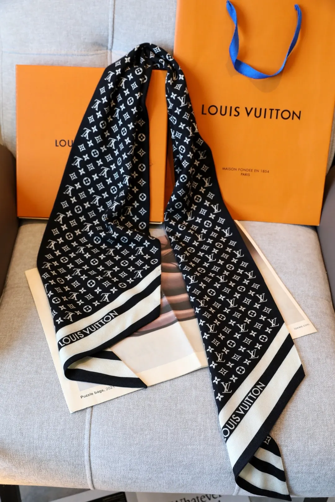 LV 老花 羊绒 Monogram 丝巾 优雅搭配款