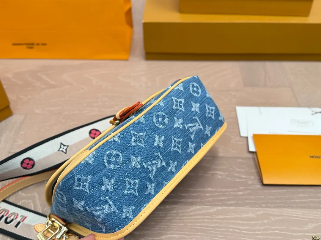 LV Diane 牛仔 牛仔系列 早春L家 腋下包 復古腋下背款