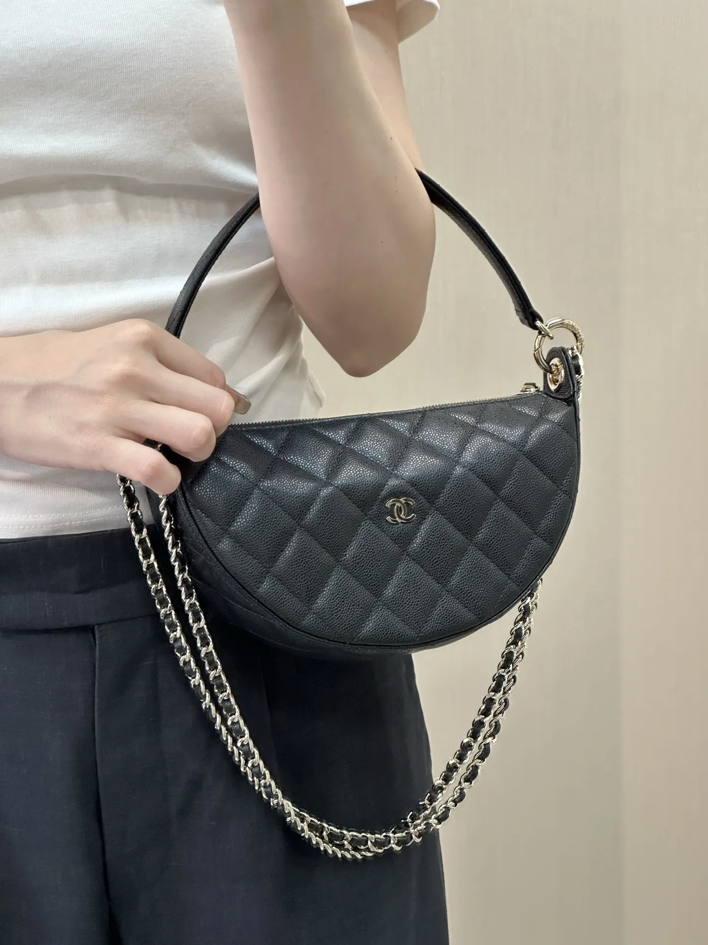 CHANEL 春夏半月包 轻松拿捏中古法式魂 懂啊 也太会了 腋下包 复古腋下背款