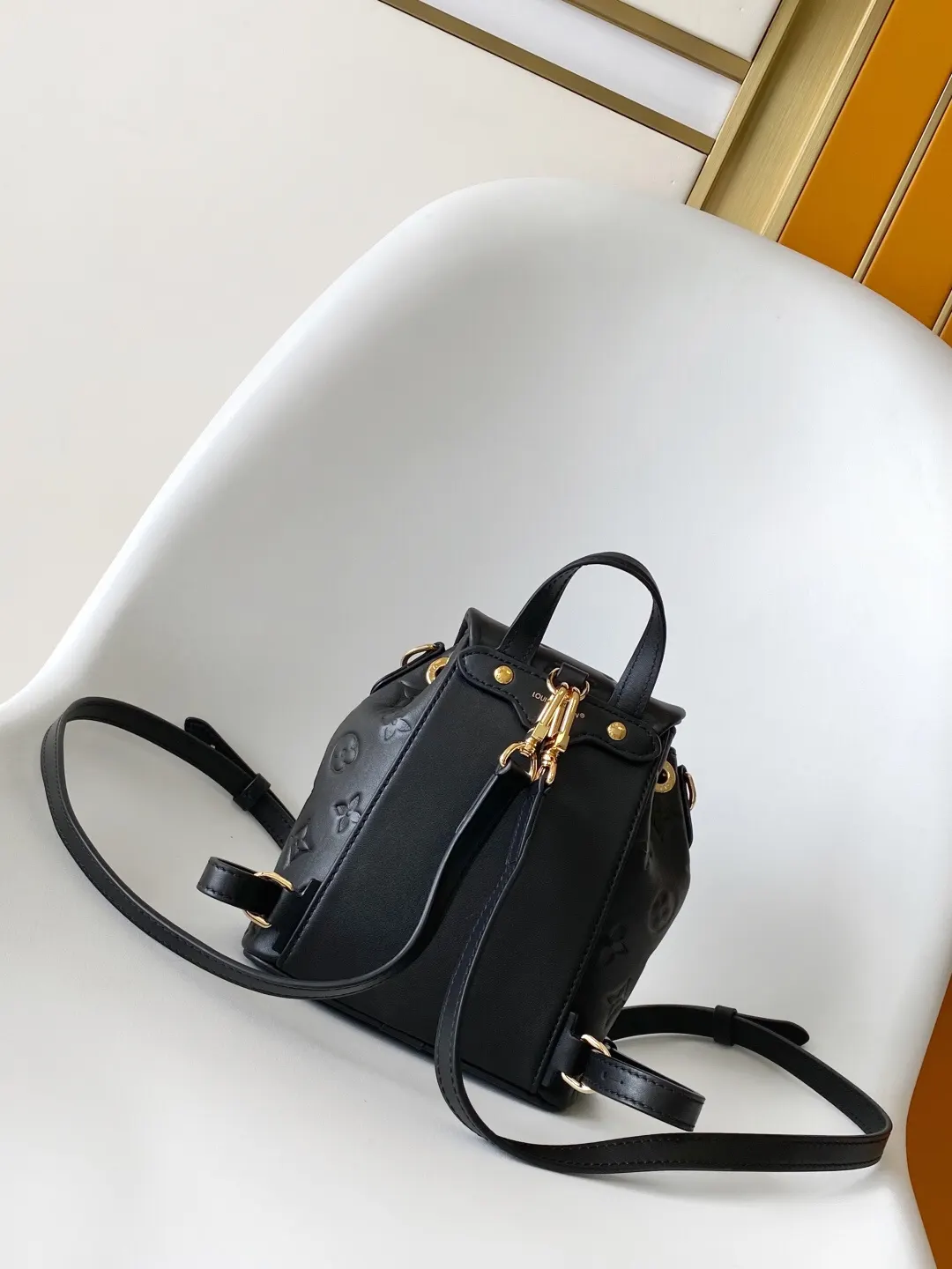 LV 黑色 粉色 牛皮 雙肩包 实用雙肩款