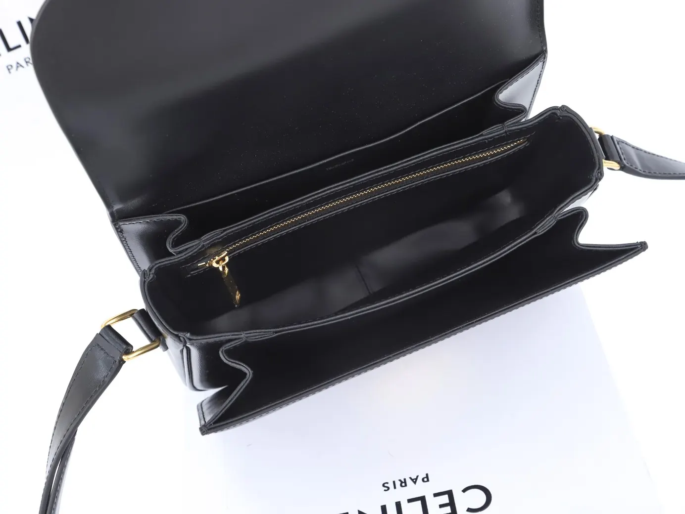 Celine 牛皮 将復古元素与品牌一向拿手的利落线条向结合 气质高贵 水桶包 休閒水桶款(數字9) Celine 牛皮 将復古元素与品牌一向拿手的利落线条向结合 气质高贵 水桶包 休閒水桶款(數字9)