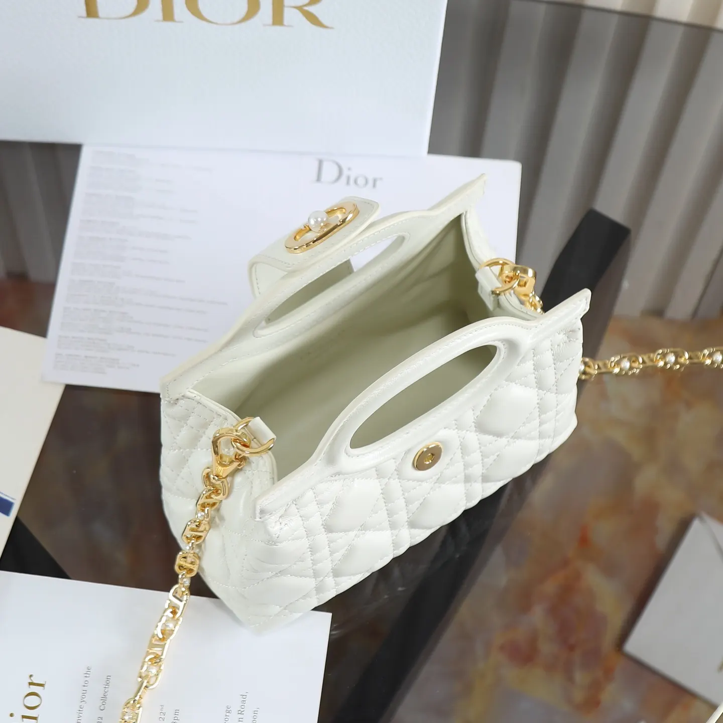 Dior 手提包 白色(數字6) Dior 手提包 白色(數字6)
