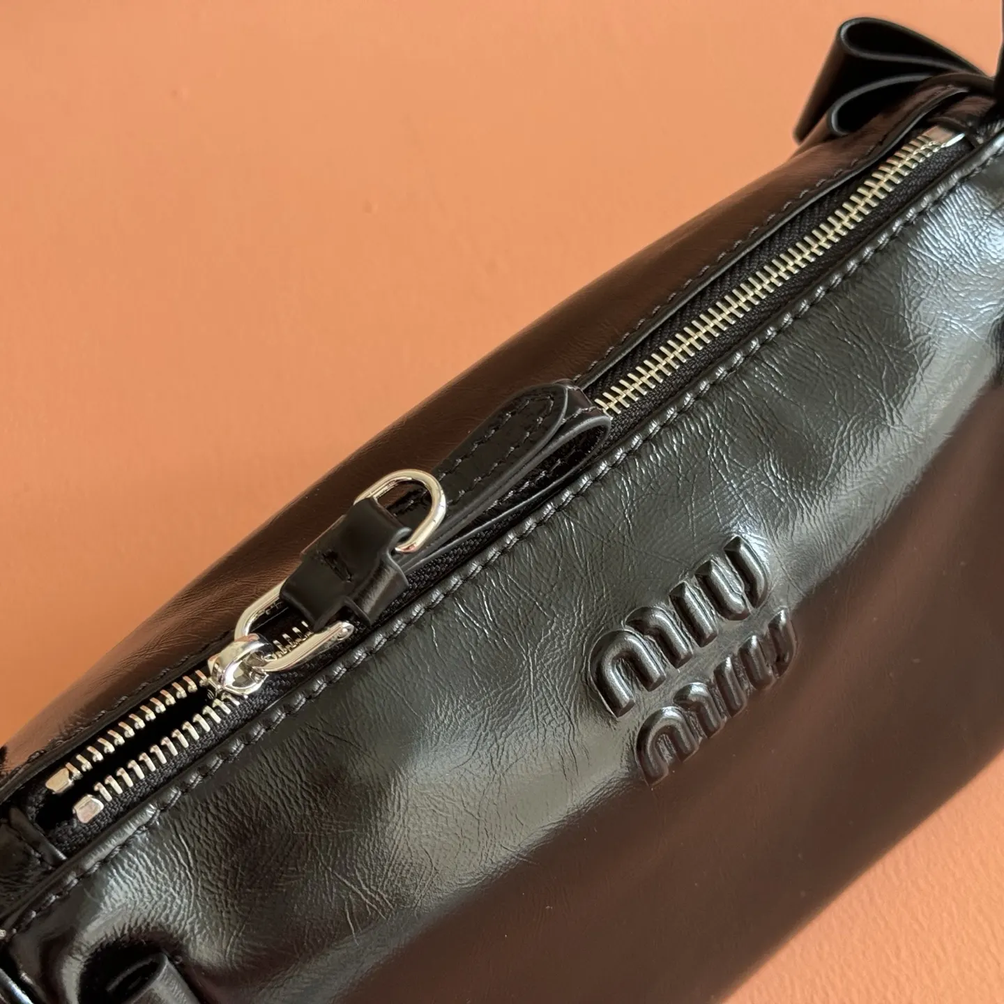 Miu 牛皮 腋下包 復古腋下背款