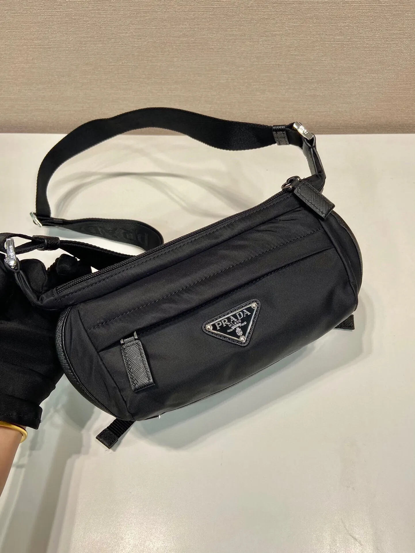 Prada Re-Nylon 迷你 皮革 Saffiano 十字纹 斜挎包