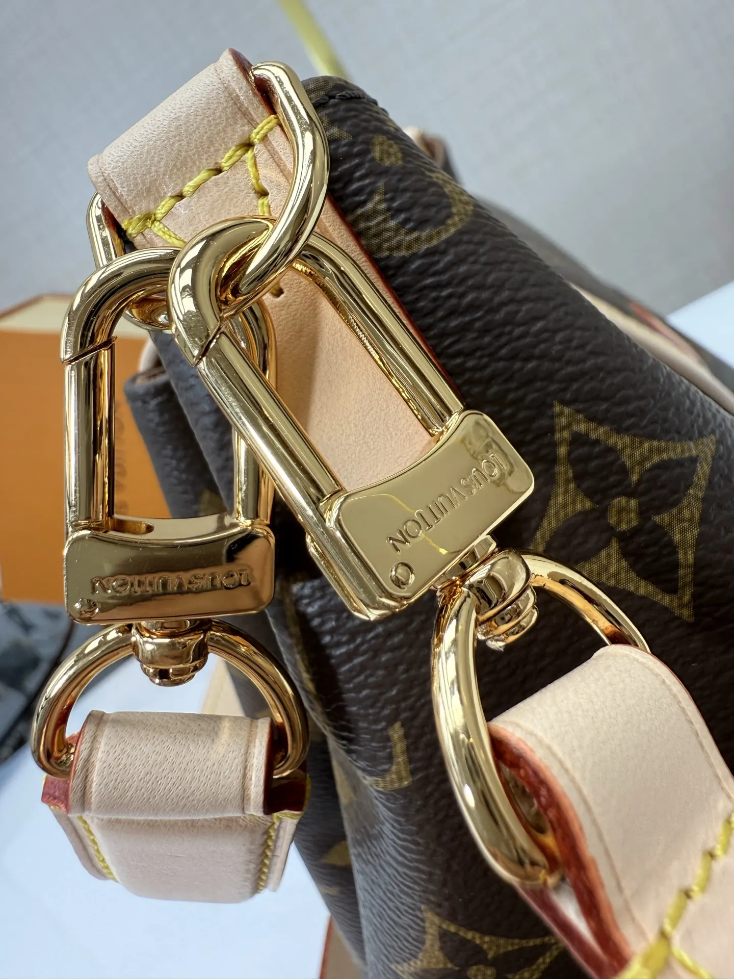 LV 老花 帆布 双肩包 实用双肩款