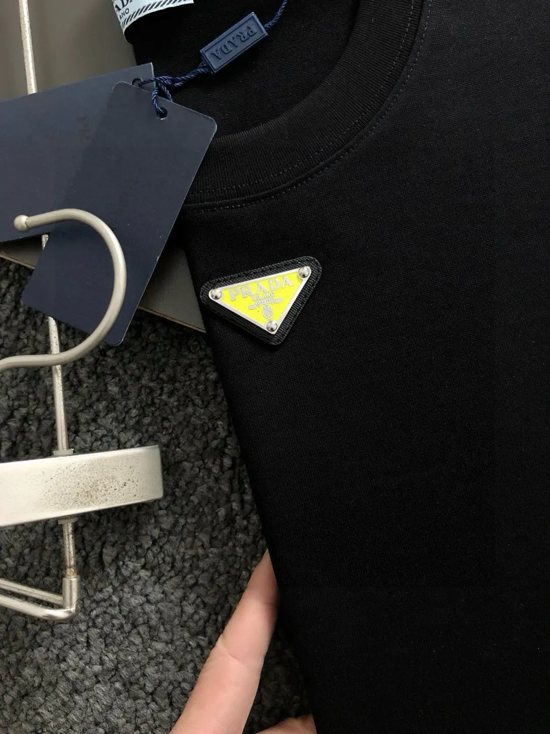 PRADA 黑色Logo短袖T恤 休闲款