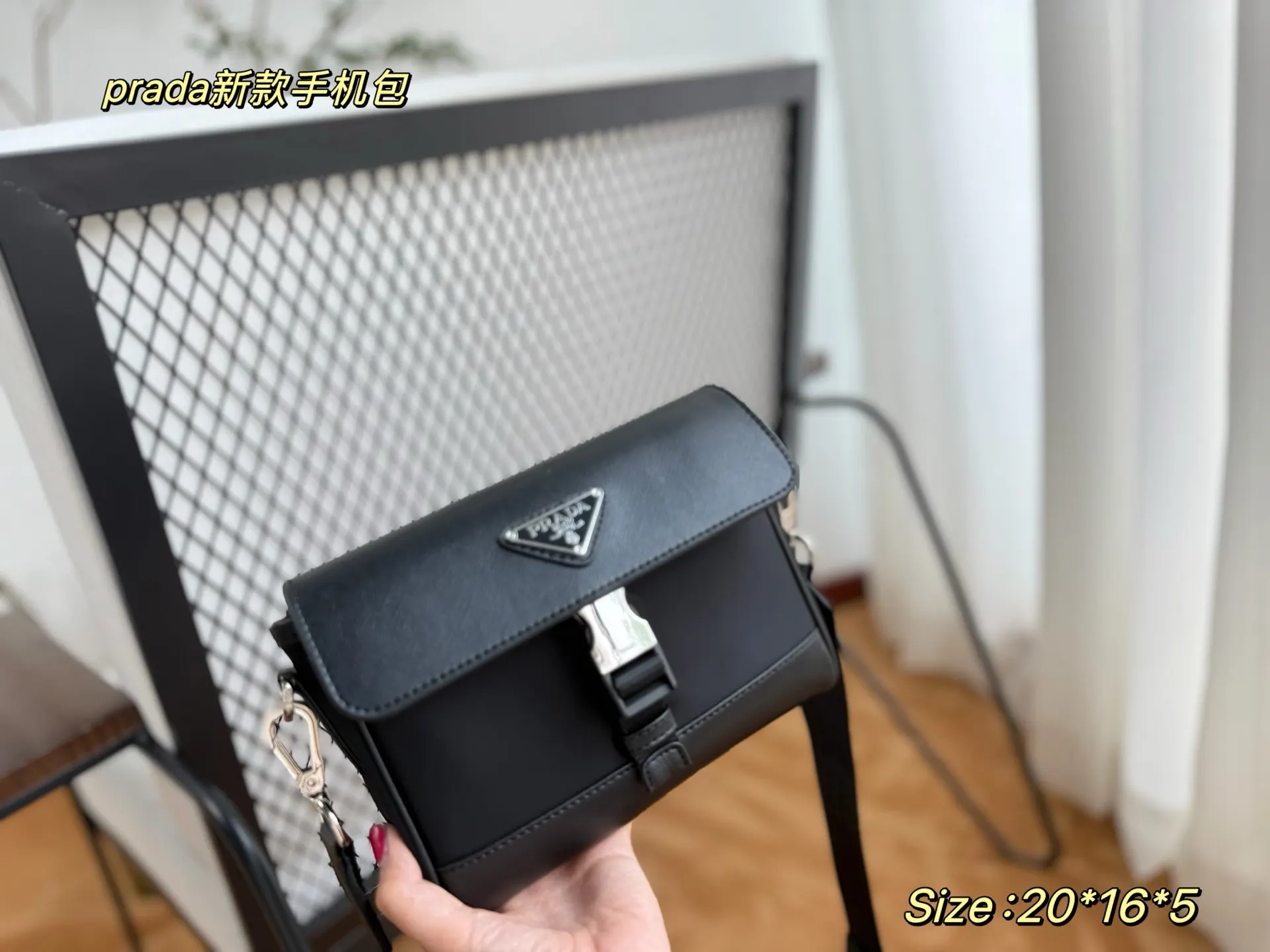 Prada 尼龙 手拿包 精致手拿款