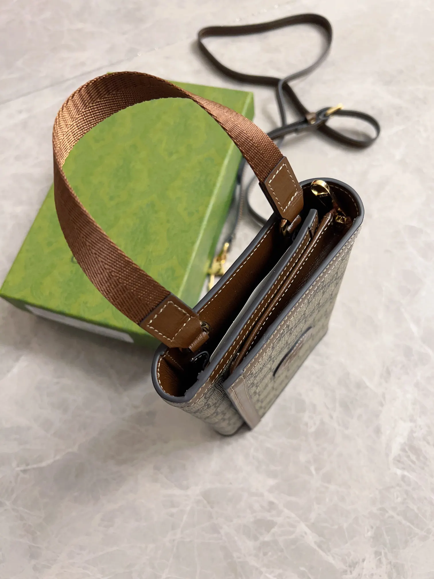 Gucci 牛皮 時尚单品 手拿包 精致手拿款