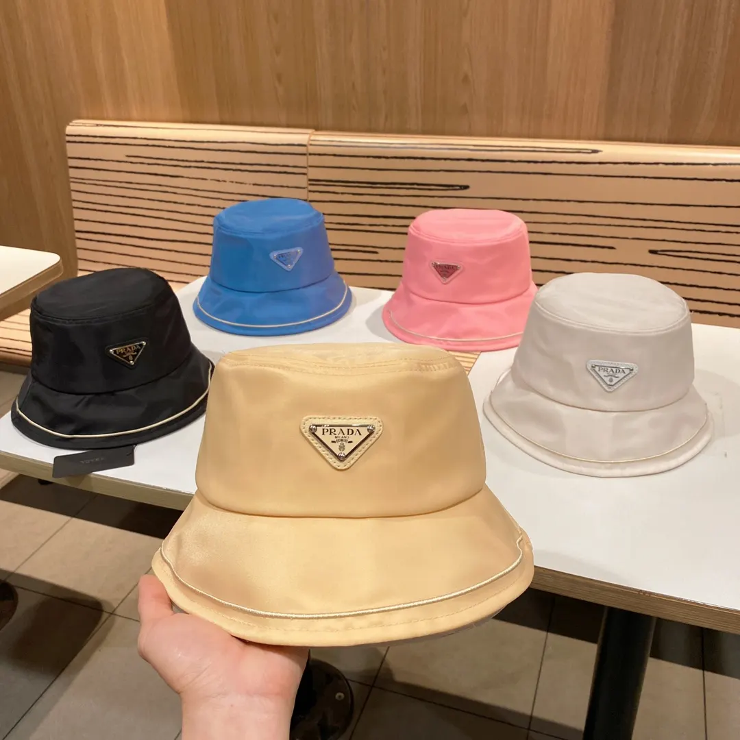 Prada 帽子 精致搭配
