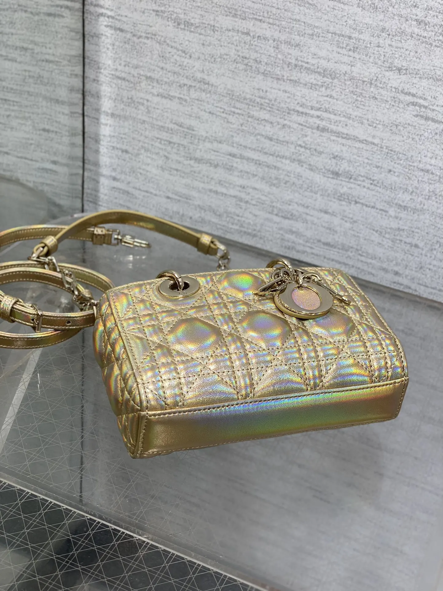 Dior 羊皮 进口 羊皮横款迷你戴妃包 镭射金D Joy bag 鏈條包 精致鏈條款