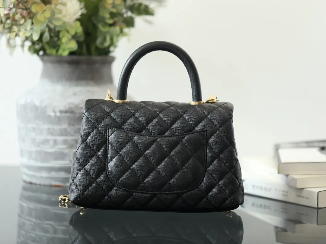 CHANEL 黑色 cocohandle 黑色鎏金扣 百 的經典 传承了 手提包 通勤手提款