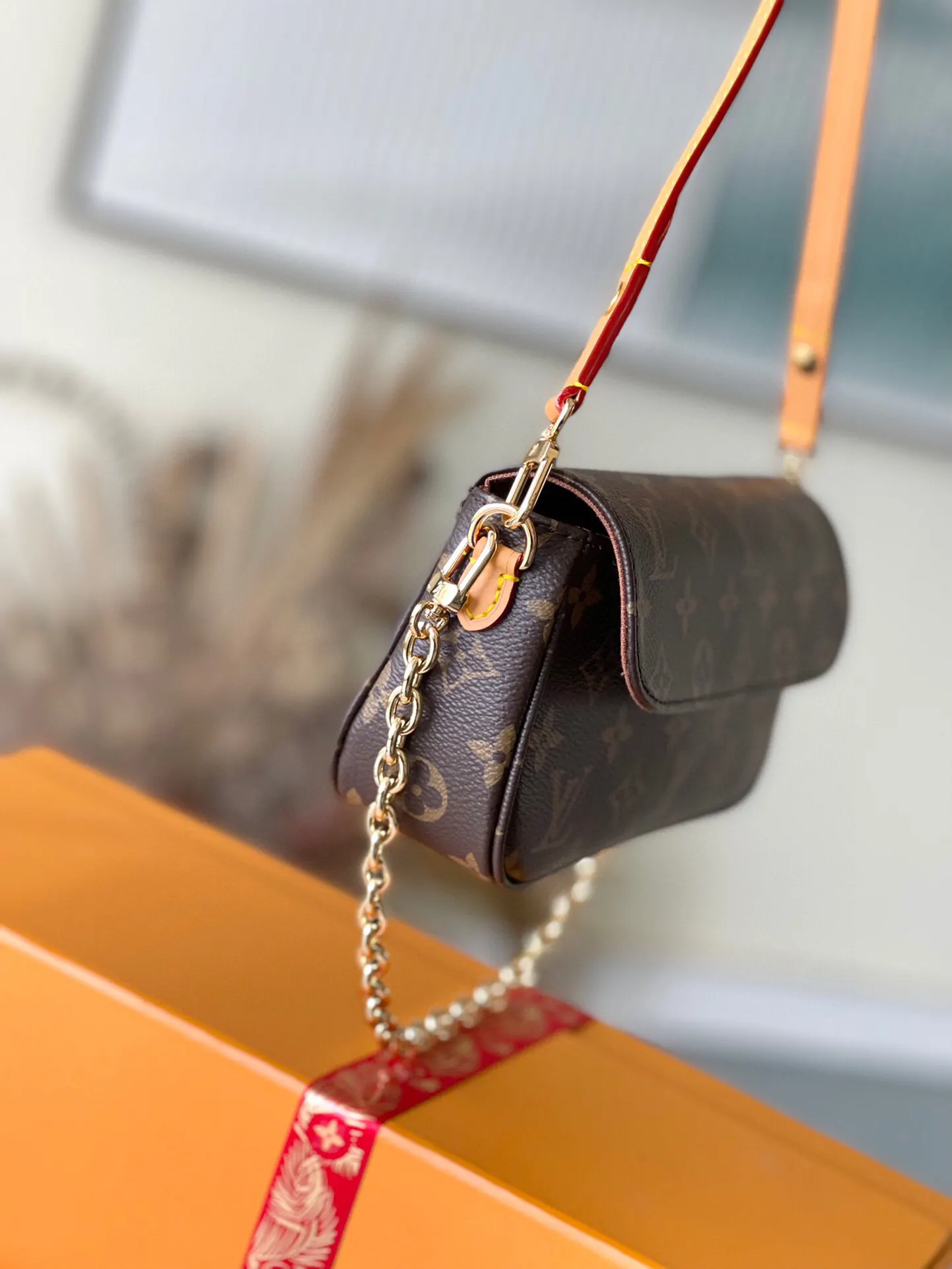 LV Ivy Classic Monogram, Chain Bag, Shoulder Crossbody Image 2 LV Ivy Classic Monogram, Chain Bag, Shoulder Crossbody Image 2
