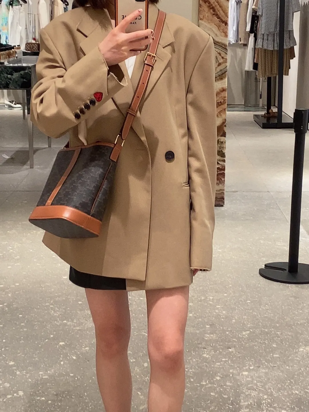 Celine 轻轻松松现在的真是美炸了 实力出圈 太好看了 斜挎肩 水桶包 休閒水桶款(數字9) Celine 轻轻松松现在的真是美炸了 实力出圈 太好看了 斜挎肩 水桶包 休閒水桶款(數字9)
