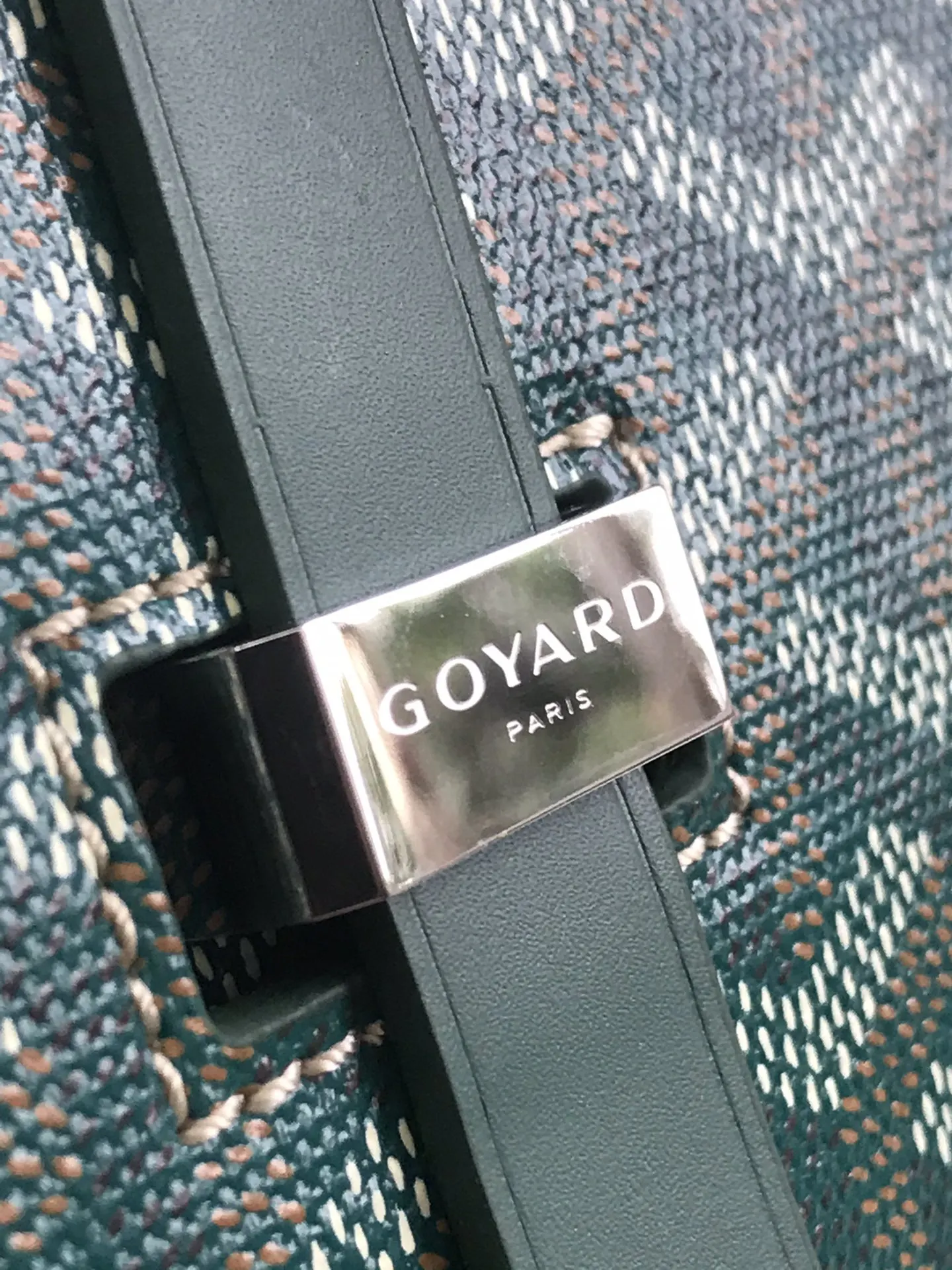 Goyard 皮質镶边以线条的方式凸显出包身轮廓 翻盖的皮質内衬亦 收納包 旅行收納款(數字9) Goyard 皮質镶边以线条的方式凸显出包身轮廓 翻盖的皮質内衬亦 收納包 旅行收納款(數字9)