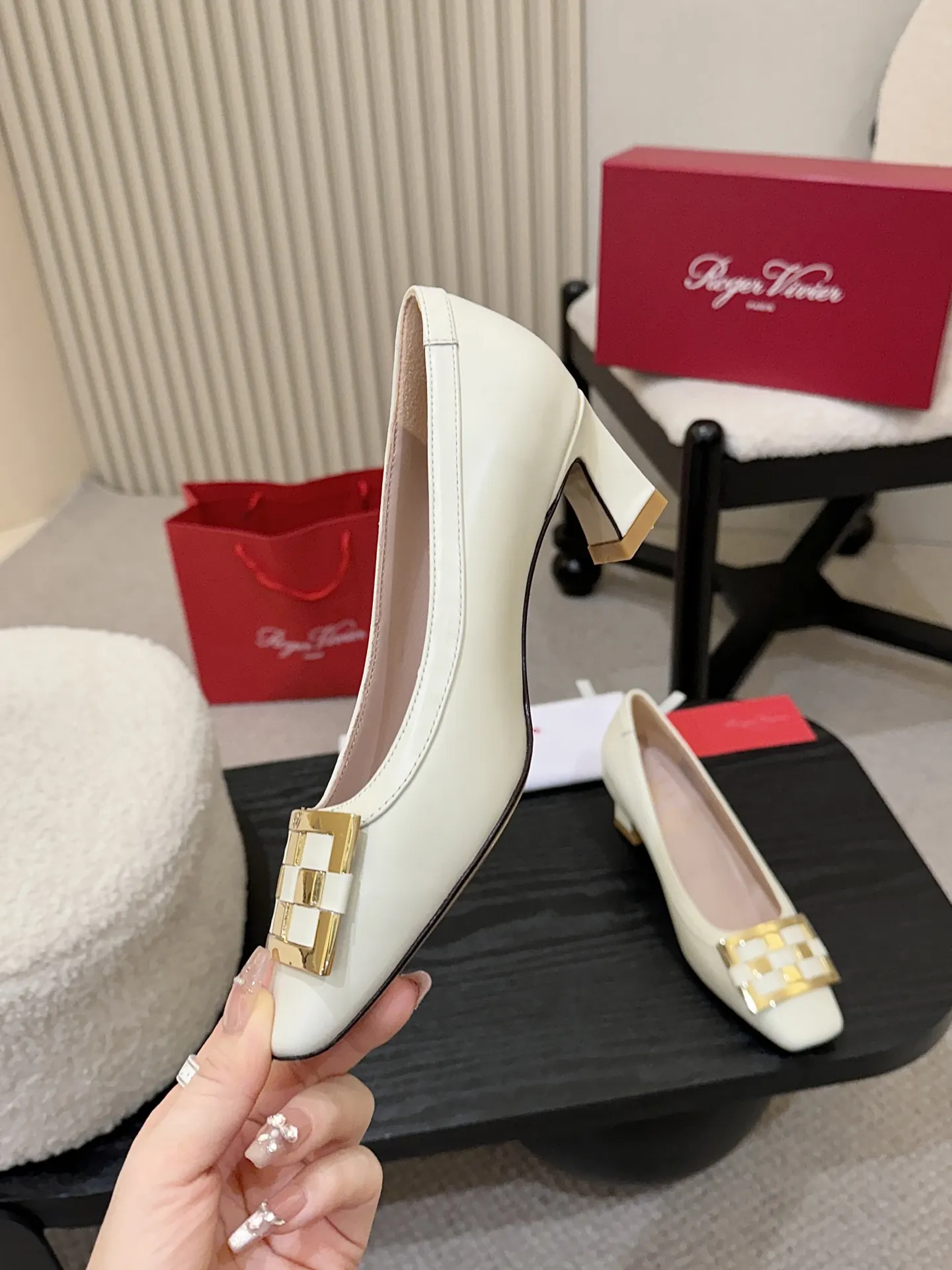Roger Vivier 运动鞋 休闲百搭款 款03