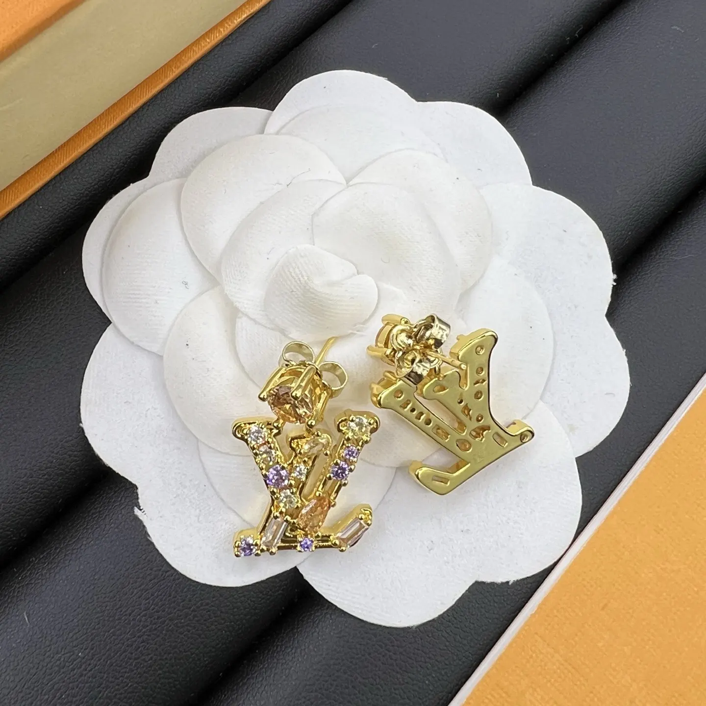 Louis Vuitton 耳钉 小巧点缀 耳饰