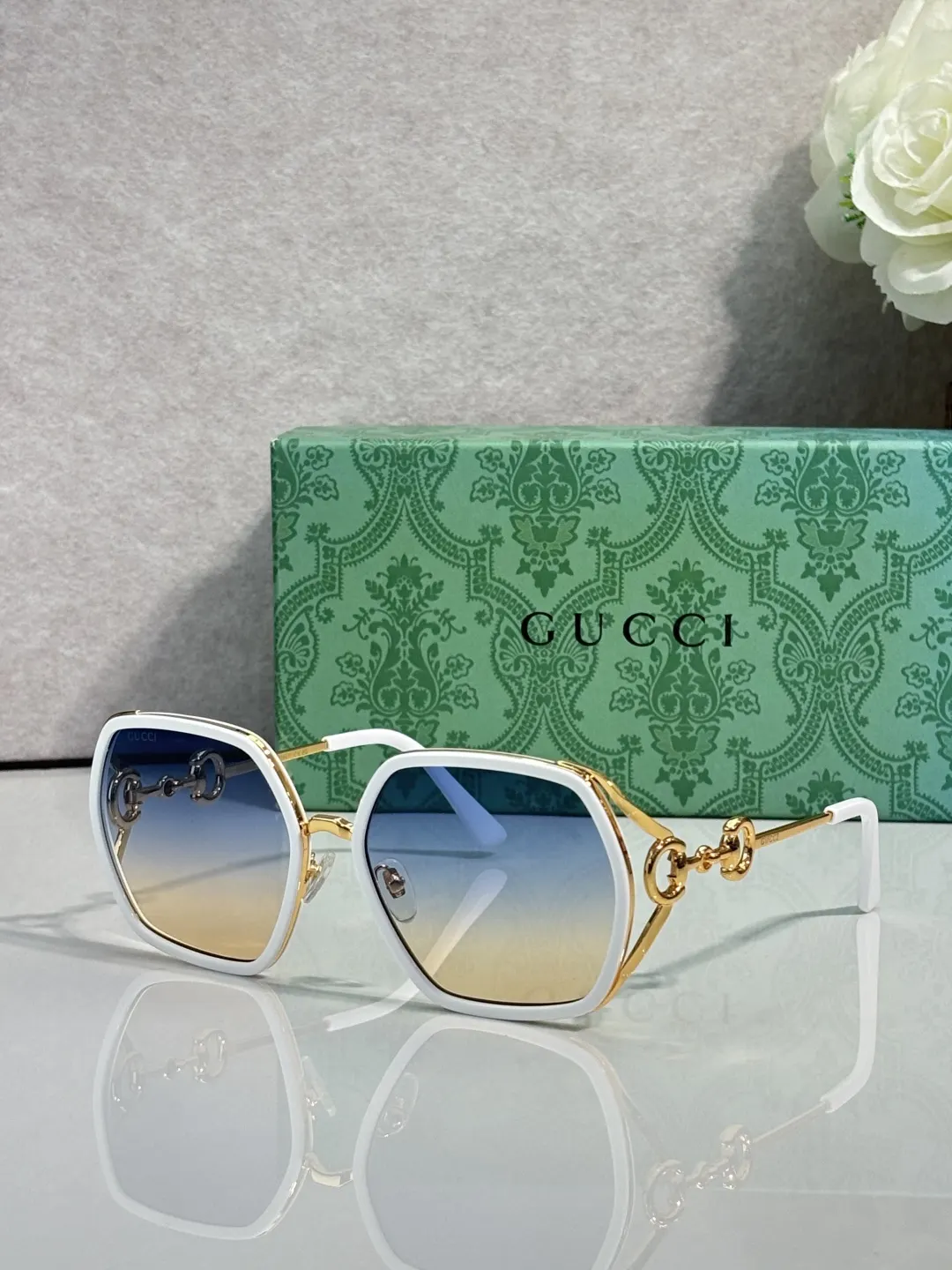Gucci 红色 太阳镜
