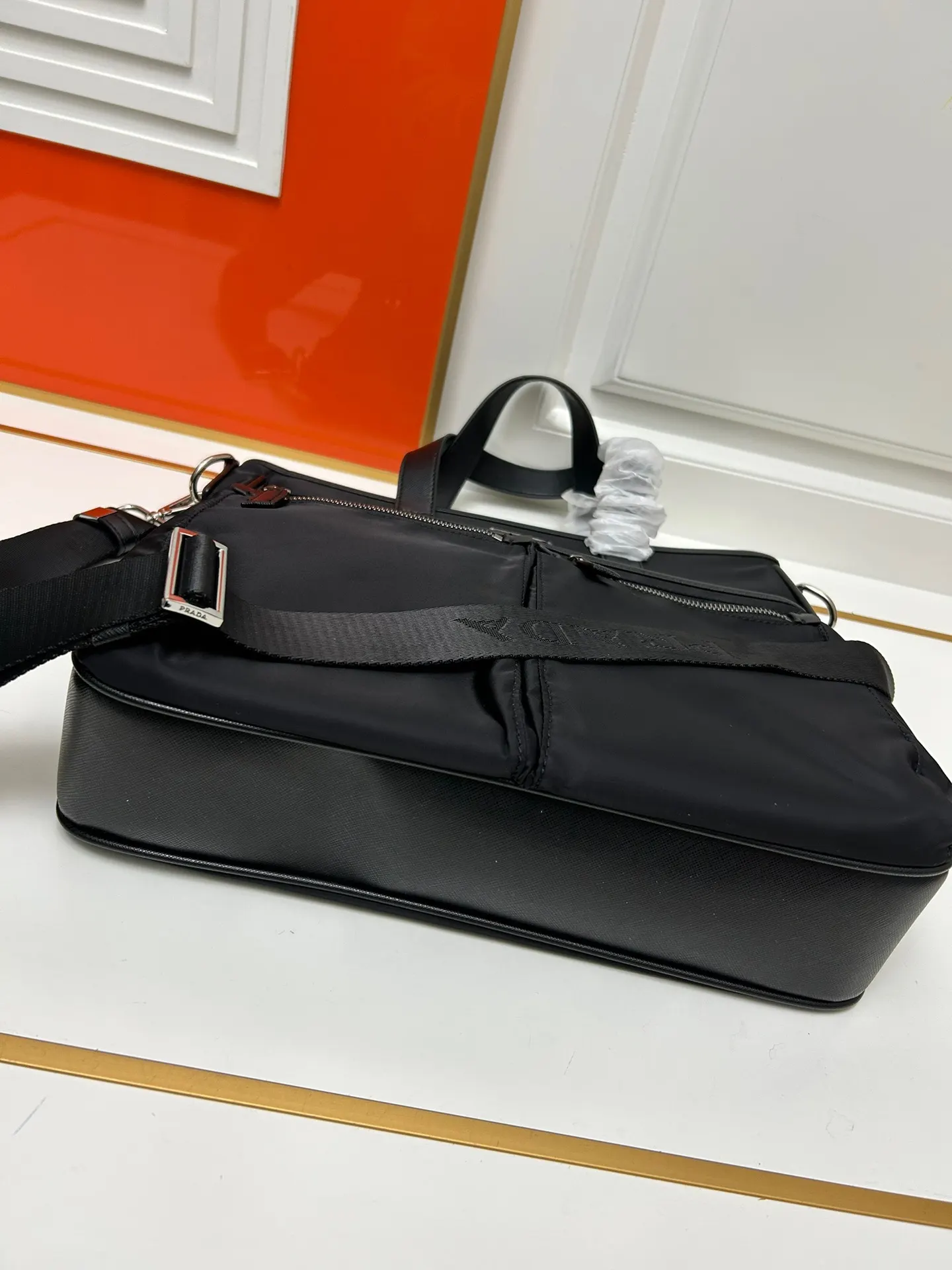 Prada 单肩包