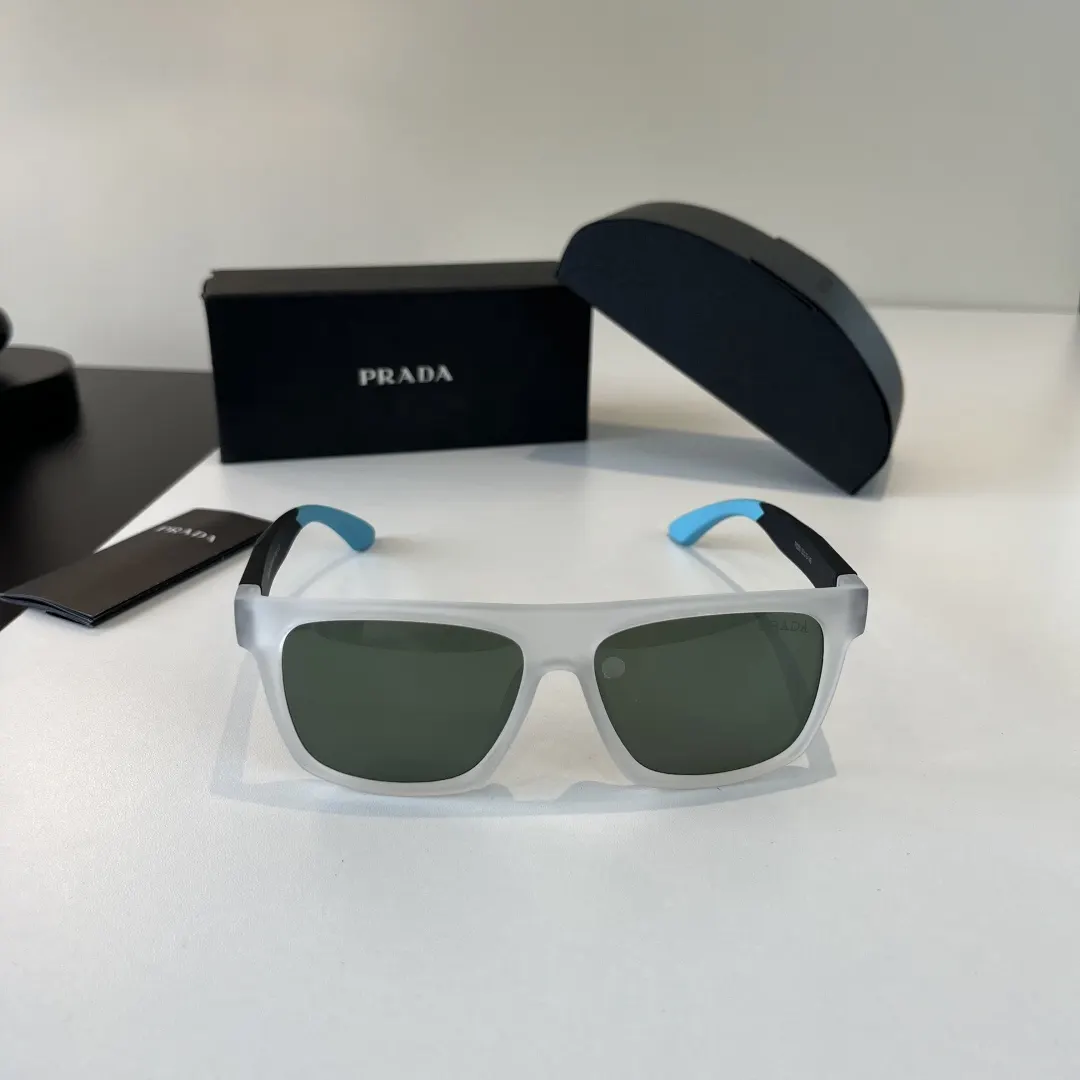 PRADA 太阳眼镜 时尚遮阳款
