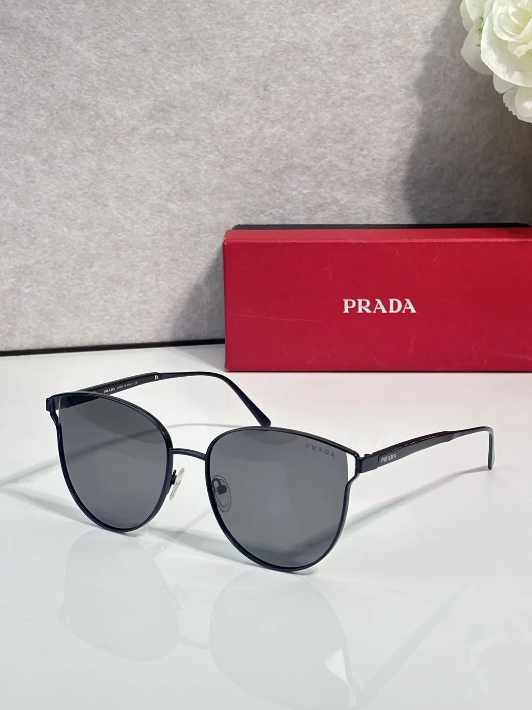 Prada 墨镜 时尚防晒款 款2