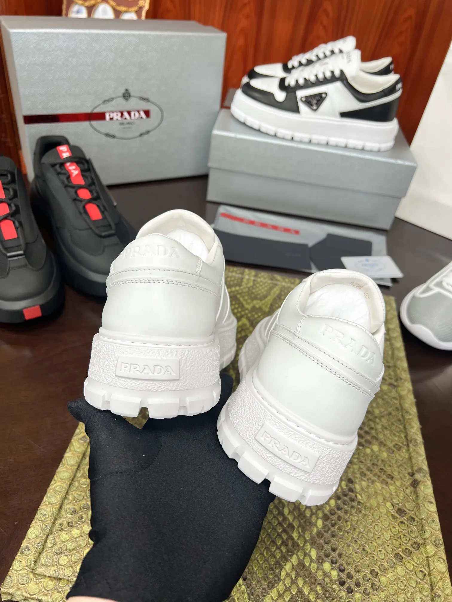 PRADA 牛皮 休闲鞋 舒适百搭款