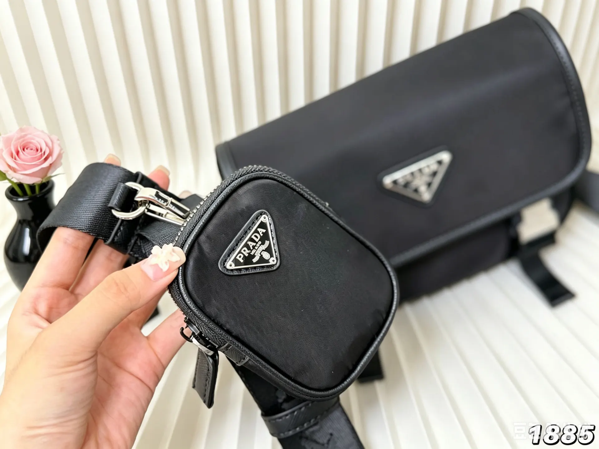 PRADA 邮差包 通勤百搭款