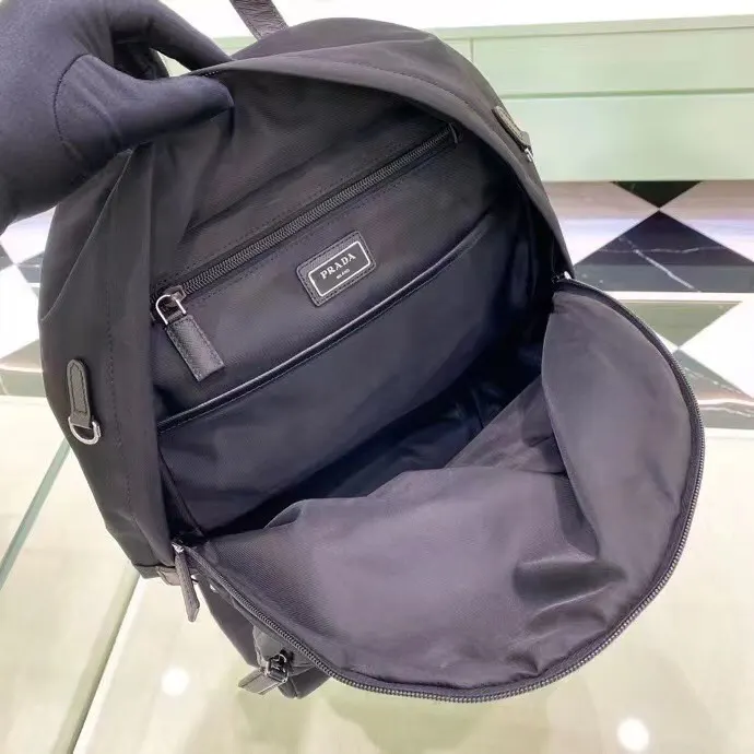 Prada 珐琅三角形微标 雙肩包 实用雙肩款