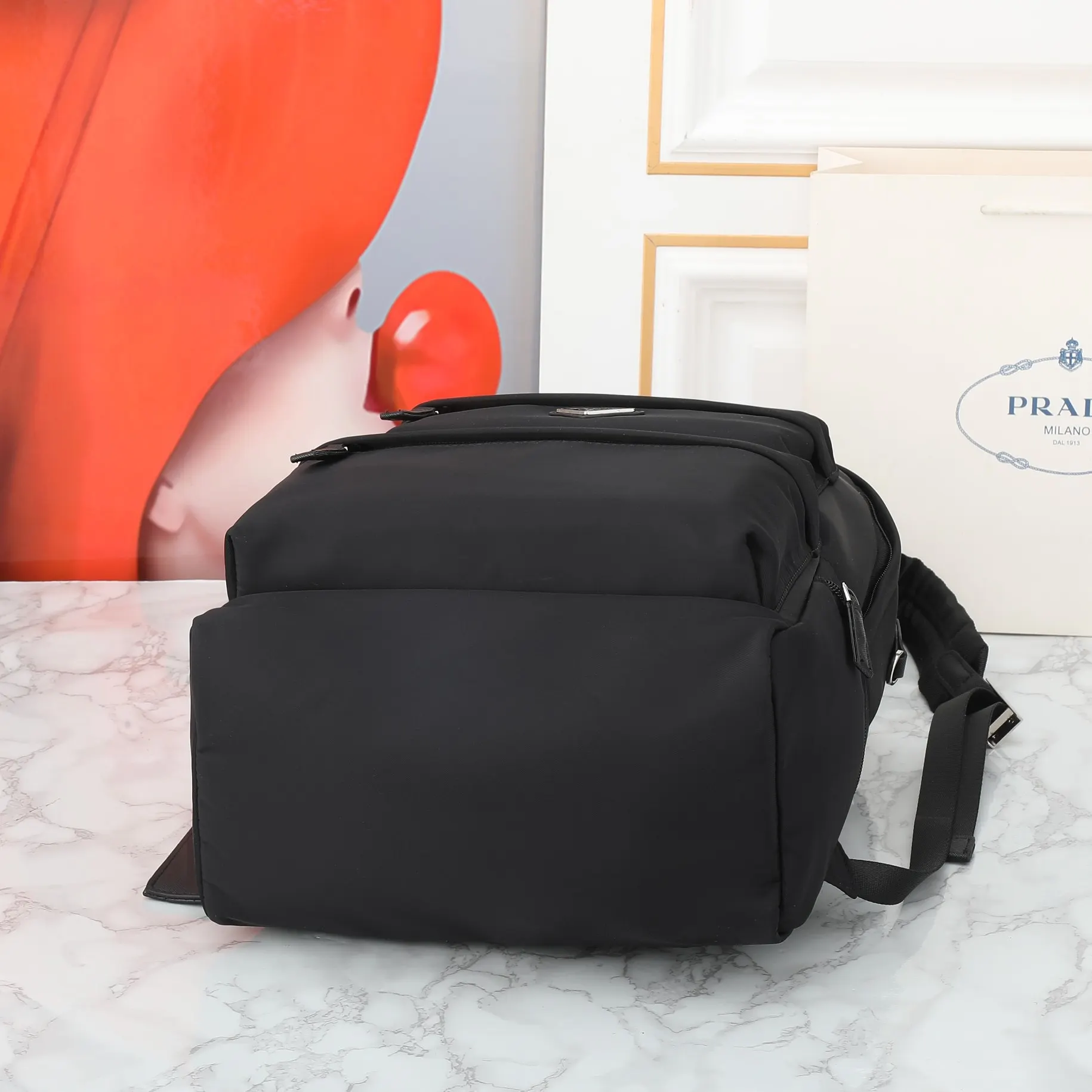 PRADA Re-Nylon尼龙 双肩背包 轻便实用款