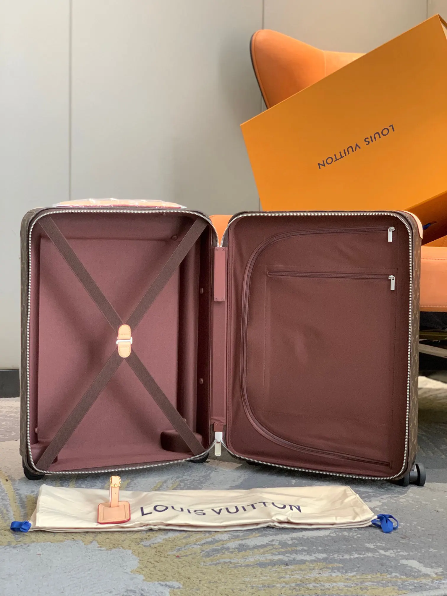 LV 銀色 拉杆真皮包裹 行李箱 旅行拉杆款 輕便出行款