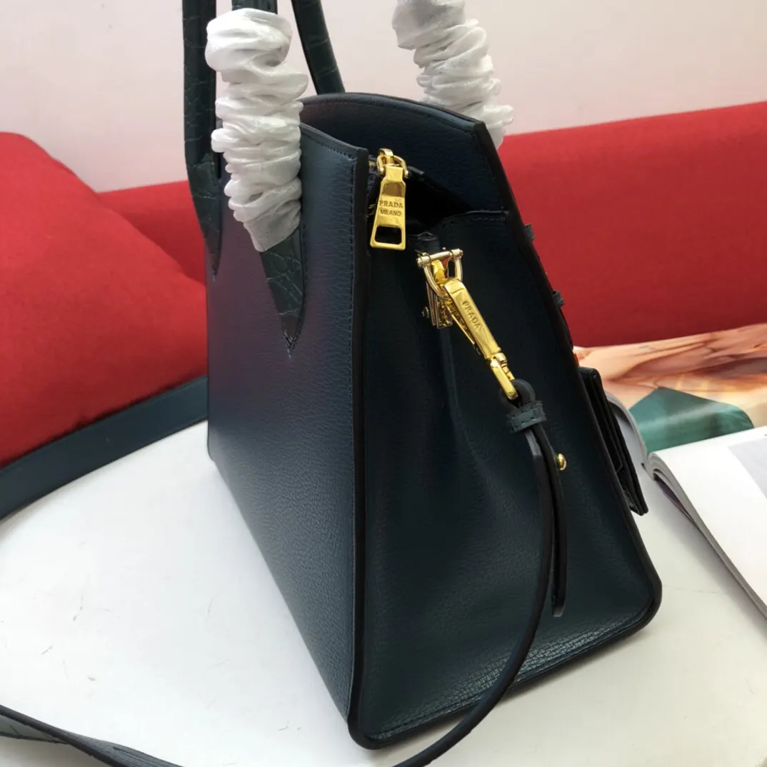 Prada 鳄鱼皮 牛皮 手提包