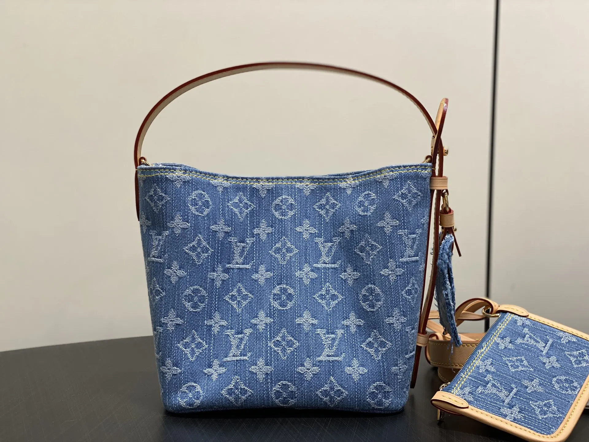LV bucket bag Image 4 LV bucket bag Image 4