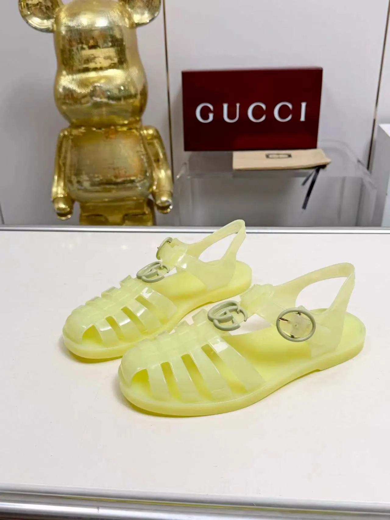 Gucci 透明果冻凉鞋 黄色休闲款