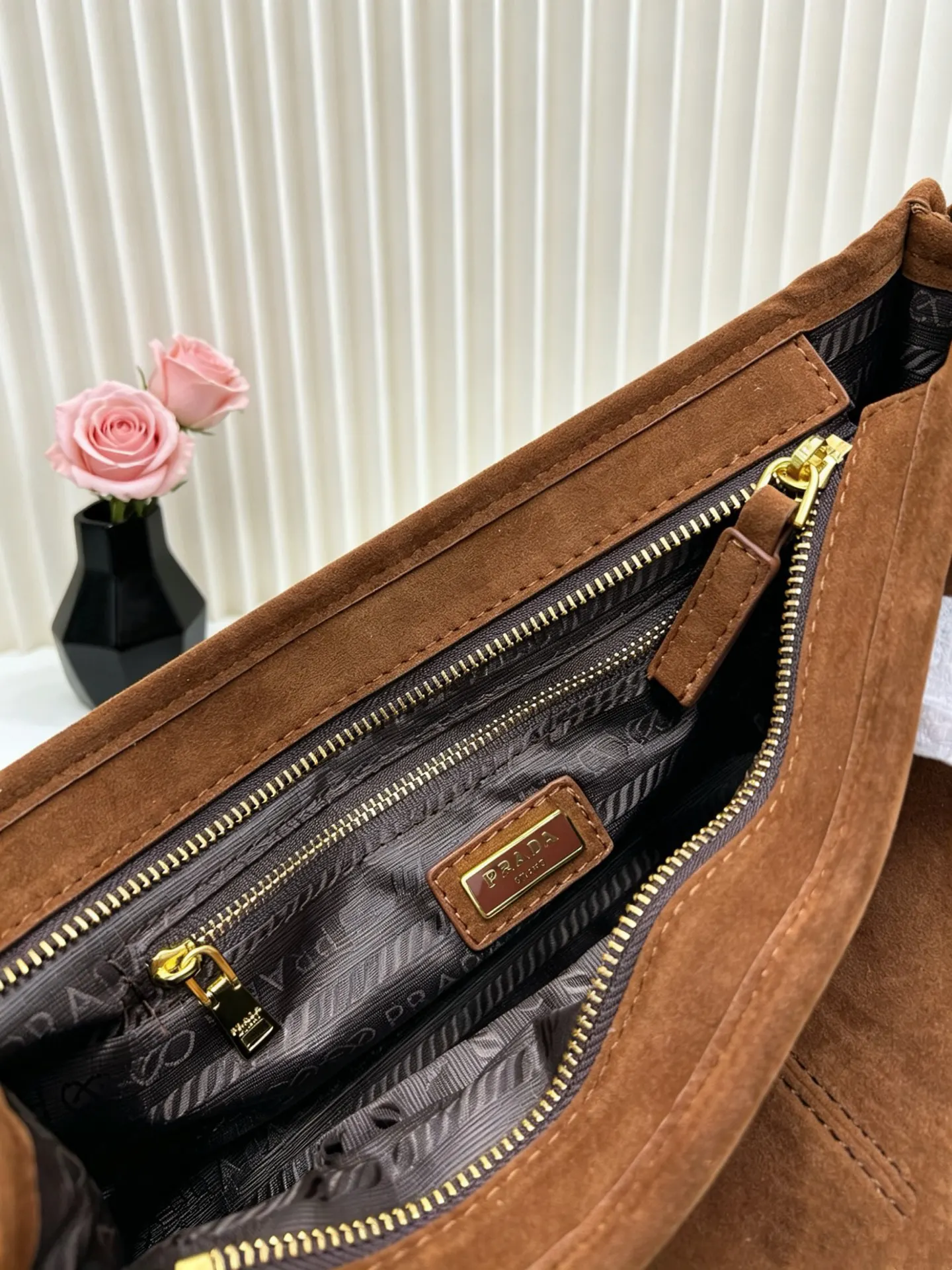 PRADA 棕色麂皮手提斜挎包