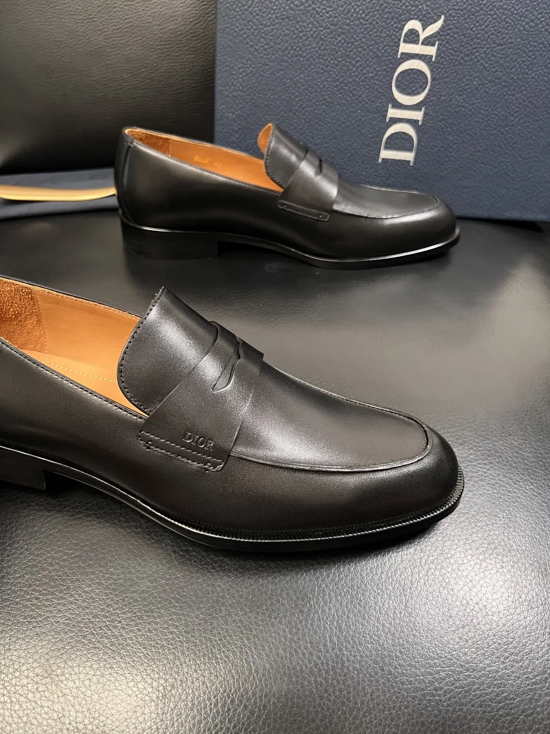 Dior 深棕牛皮乐福鞋 日常休闲款