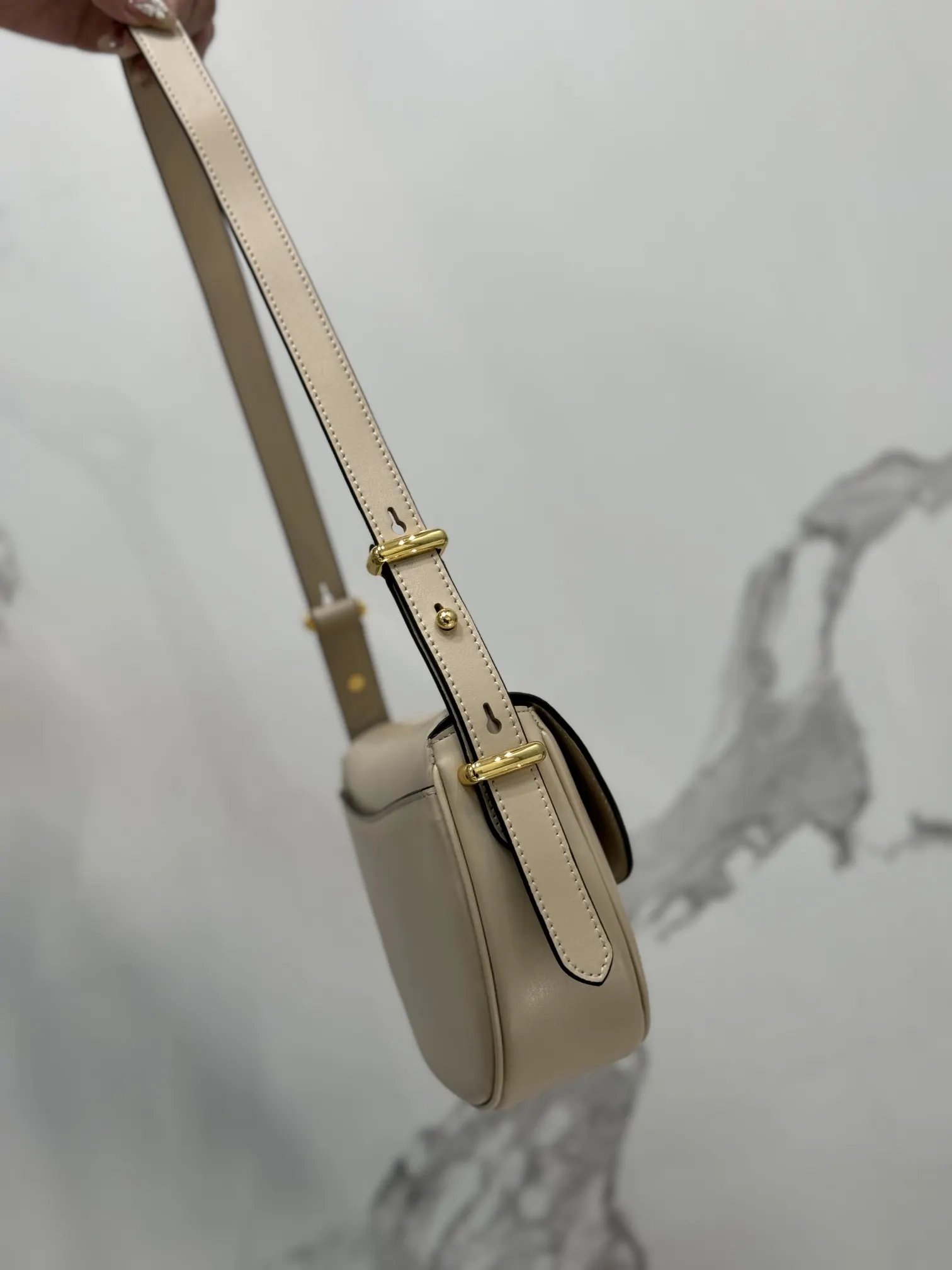 Prada 牛皮 羊皮 斜挎包