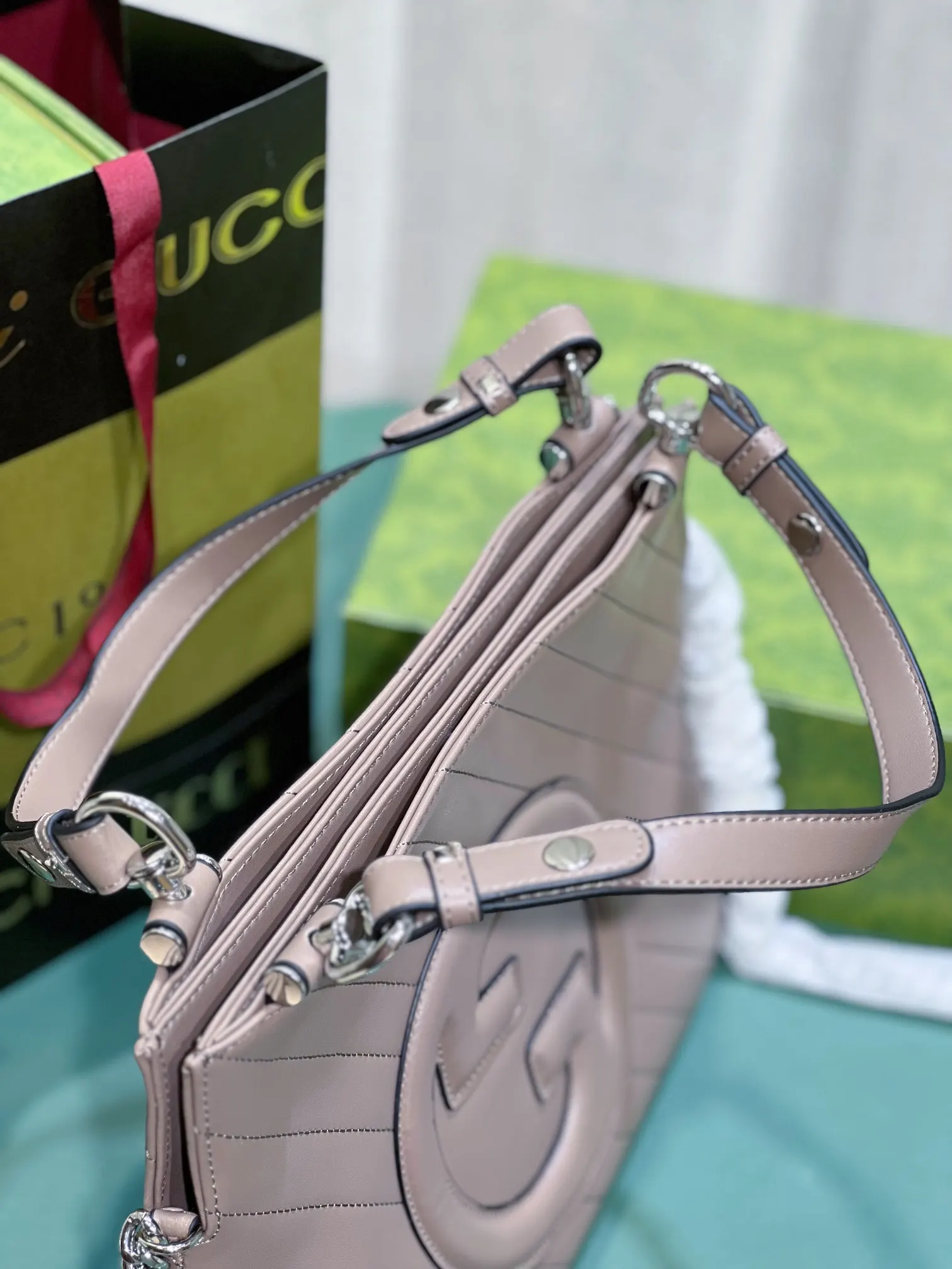 灰色 皮革 Gucci Blondie系列中号托特包 大容量托特款
